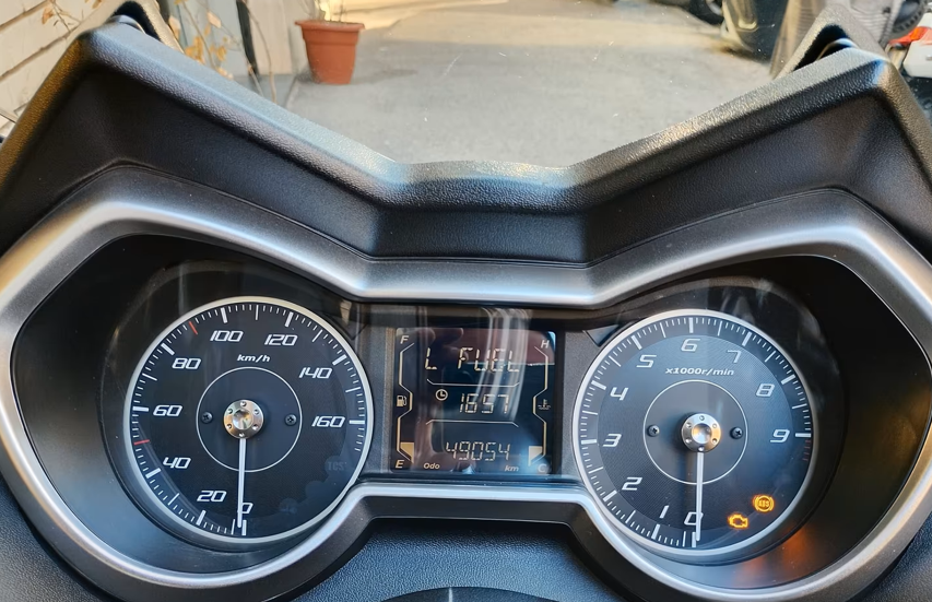 YAMAHA X MAX 300 - immagine 2