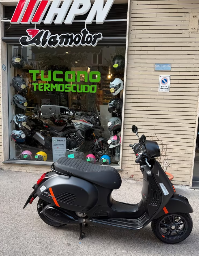 Vespa GTS 300 hpe SUPER SPORT - immagine 3