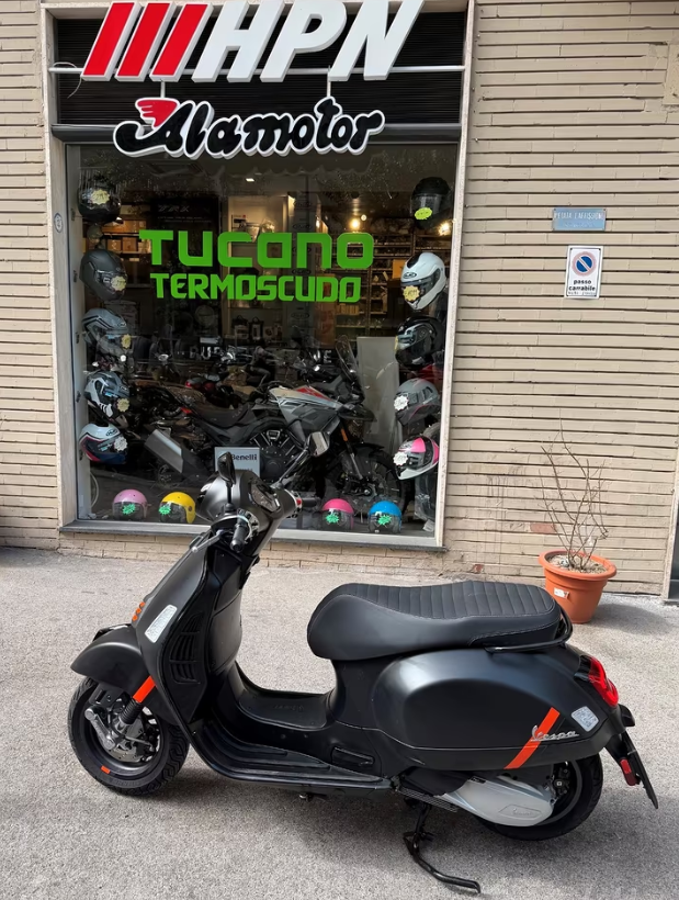 Vespa GTS 300 hpe SUPER SPORT - immagine 4