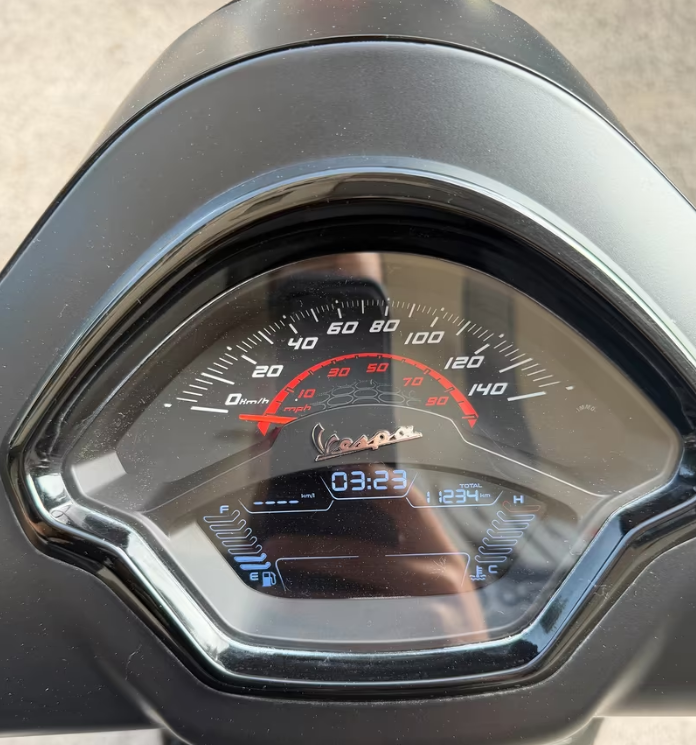 Vespa GTS 300 hpe SUPER SPORT - immagine 5