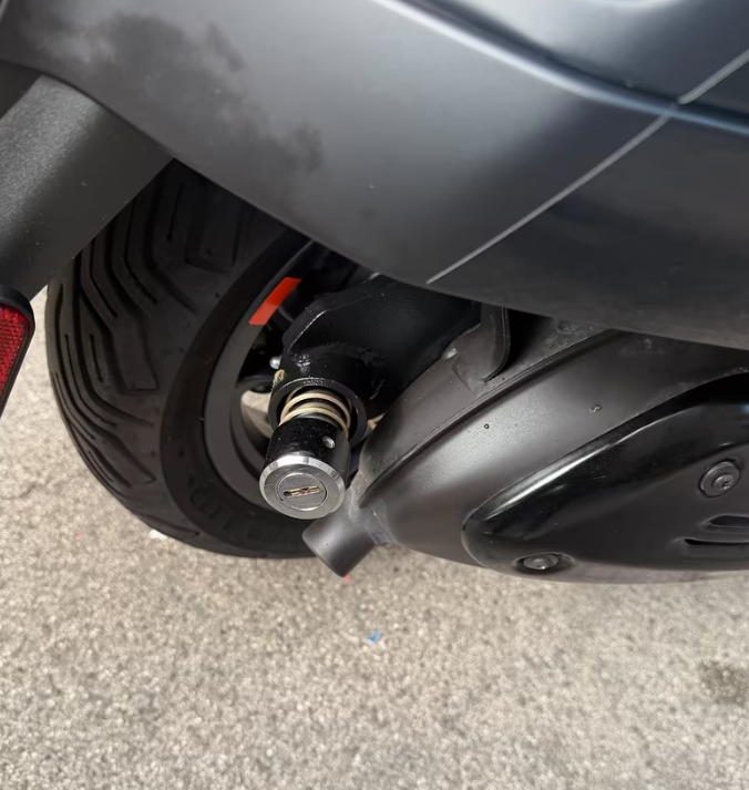 Vespa GTS 300 hpe SUPER SPORT - immagine 2