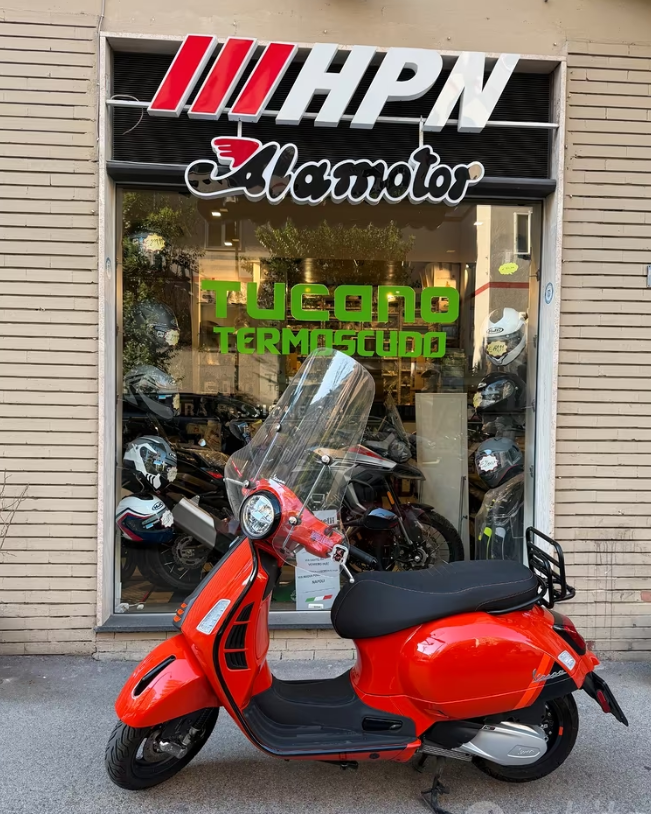 Vespa GTS 300 hpe SUPER SPORT - immagine 2
