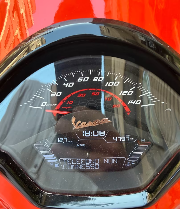 Vespa GTS 300 hpe SUPER SPORT - immagine 4